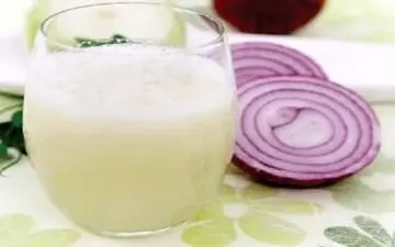 از بین بردن لکه های قهوه ای روی صورت با آب پیاز