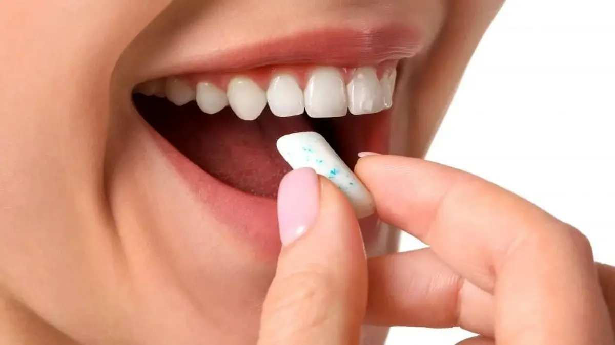 آیا جویدن آدامس واقعاً از آلزایمر جلوگیری میکند؟ حقایق و تحقیقات