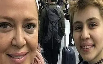 تیپ اسپرت عجیب دختر خانم بازیگر در کنار مادرش 