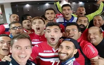 شادی پرسپولیسی‌ها در رختکن بعد از پیروزی برابر نفت/عکس