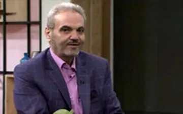 انتقاد مجری تلویزیون از غلط شعرخواندن جواد خیابانی