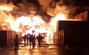 آتش‌سوزی هولناک در بزرگ‌ترین انبار صنعتی سن‌پترزبورگ 