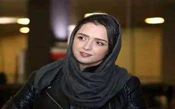 تصاویری از پوشش و ظاهر متفاوت ترانه علیدوستی در اکران خصوصی صفر تا سکو (عکس)