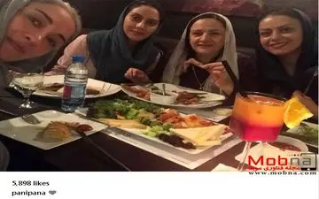 سلفی بانوان هنرمند به همراه گلاب آدینه در یک رستوران (عکس)