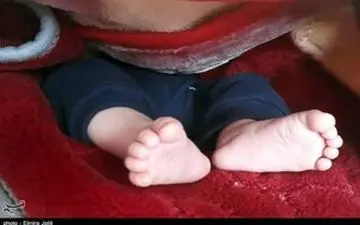 رها کردن نوزاد چند روزه در پارک +عکس