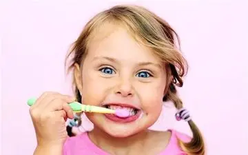 بهترین زمان شروع مسواک‌زدن کودکان چه زمانی است؟