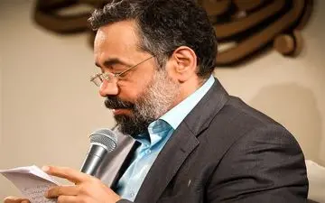  مولودی‌خوانی محمود کریمی در ولادت "امام حسین (ع)"