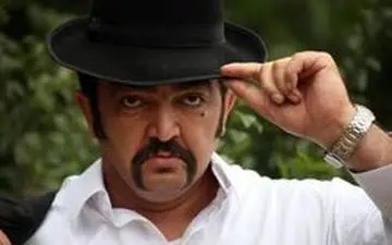  تجلیل بادیگارد "جنیفرلوپز" از خلبان هواپیمای یاسوج/عکس