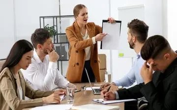 ده نشانه‌ای که نشان می‌دهد در یک محیط کاری سمی هستید/ راهکارهایی برای دوام آوردن