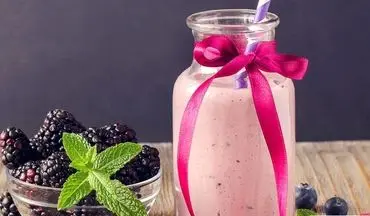 طرز تهیه اسموتی شاه توت با موز و توت فرنگی!