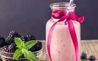 طرز تهیه اسموتی شاه توت با موز و توت فرنگی!