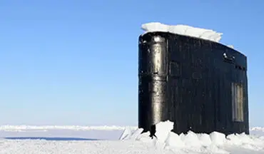 آزمایش زیر دریایی اتمی نیروی دریایی آمریکا در میان یخ‌های قطبی + فیلم