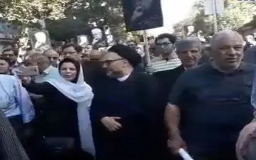 سلفی گرفتن معاون دولت اصلاحات با یک خانم در ختم ابراهیم یزدی +عکس