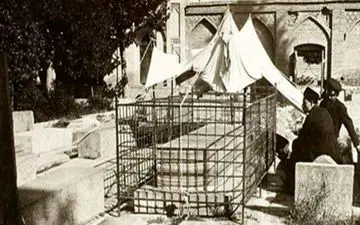 عکسی کمیاب از آرامگاه حافظ قبل از بازسازی
