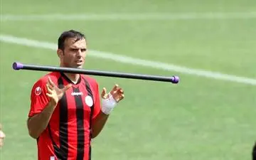 کاپیتان قرارداد خود را با پرسپولیس تمدید کرد