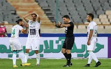 نقد داوری صحنه‌های مشکوک دیدار استقلال - آلومینیوم 