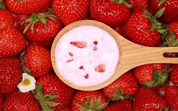 معجزه توت فرنگی برای روشن کردن پوست صورت| طرز تهیه ماسک روشن کننده پوست با توت فرنگی