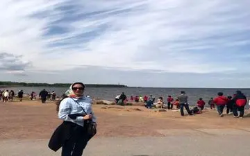 بازیگر زن ایرانی در ساحل روسیه/عکس