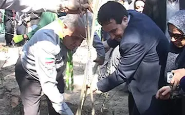 کاشت درخت به یاد شهدا+فیلم