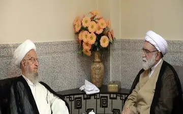 آیت الله مکارم شیرازی: مظاهر فساد و فقر در مشهد به حداقل برسد