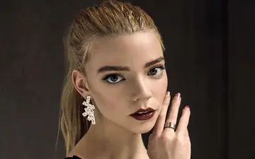 استایل متفاوت بازیگر محبوب هالیوود با کت چرم غوغا به پا کرد
