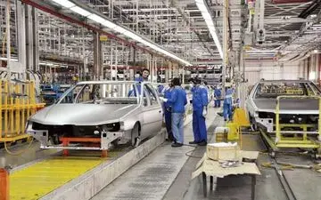 معاون نعمت‌زاده: هنوز خودروساز نشده ایم!