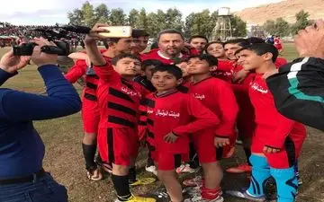 سلفی کودکان مناطق زلزله زده با مهرداد میناوند/عکس