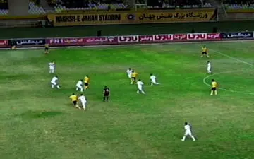 گل سپاهان مقابل چادرملو که به دلیل آفساید مردود شد! + ویدئو
