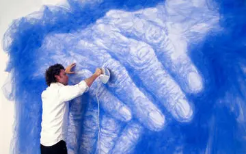 خلاقیت متفاوت یک هنرمند در خلق آثار پرتره +فیلم