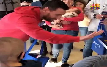 فیلم/ حضور مسی و ستارگان بارسا در بیمارستان کودکان