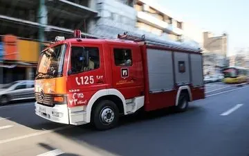  آتش‌سوزی در یک مجتمع تجاری در خیابان آجودانیه