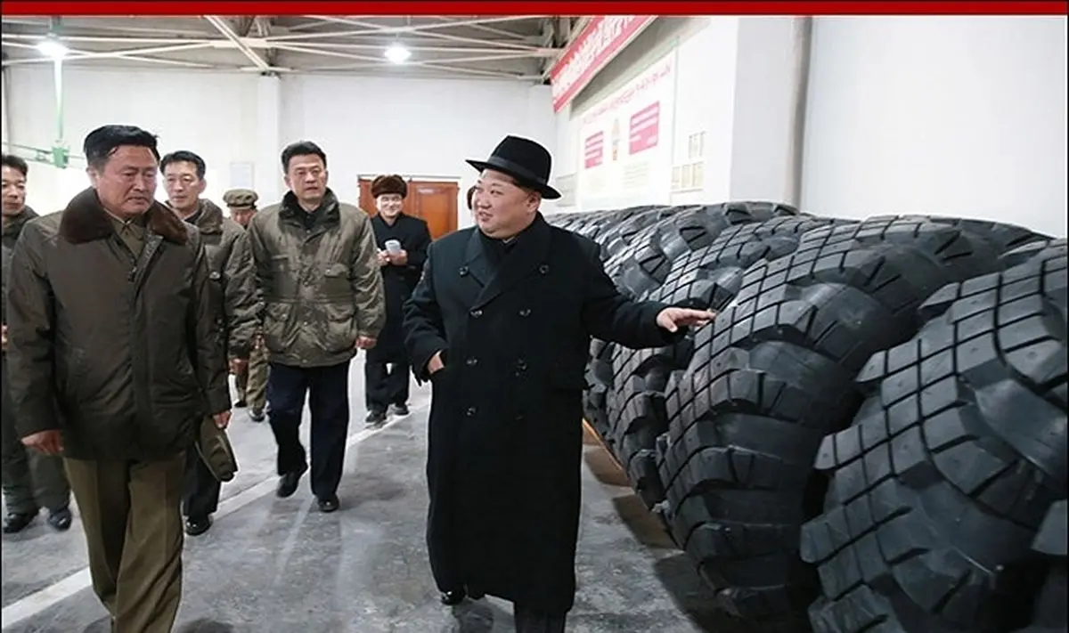 بازدید رهبر کره‌شمالی از کارخانه تایرسازی+عکس