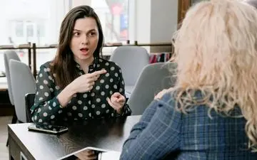 واکنش هوشمندانه به توهین: این جمله را به جای سکوت کردن بگو!