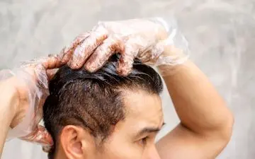  لکه ی رنگ مو را چگونه از روی سطوح پاک کنیم؟