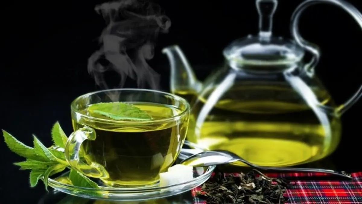 چای سبز بخوریم یا چای سیاه؛ کدام سالم‌تر هستند؟