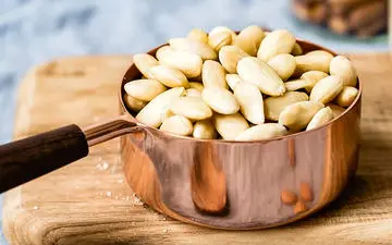 بادام را بدون پوست  بخوریم یا با پوست؟ بیا  تا بهت بگم!