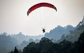 سقوط پاراگلایدر در سلمانشهر ۱۱ مصدوم داشت