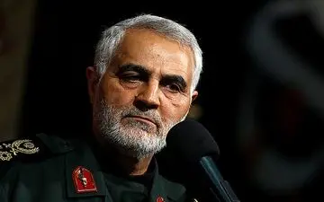 ارتباط صمیمانه سردار سلیمانی با اقشار مختلف مردم در مراسم ختم مادر همسرش 