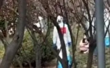 فرار یک دختر جوان از ترس قرنطینه شدن