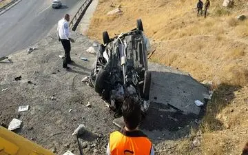 سقوط خودروی ۲۰۶ از پل آزادراه تهران - پردیس
