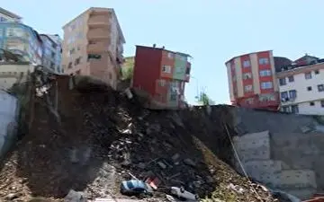 لحظه فرو ریختن یک آپارتمان ۴ طبقه