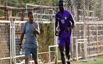 مهاجم گینه ای ماشین سازی جدا شد