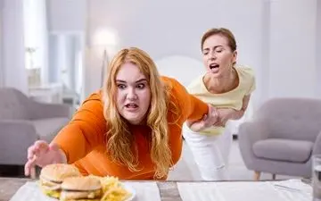 چرا بسیاری از افراد مبتلا به بولیمیا، وزن طبیعی دارند؟ / اصلا بولیمیا چیست؟