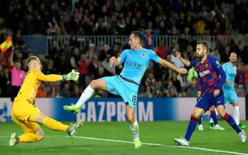 مدافع چپ بارسا سه هفته خانه نشین شد