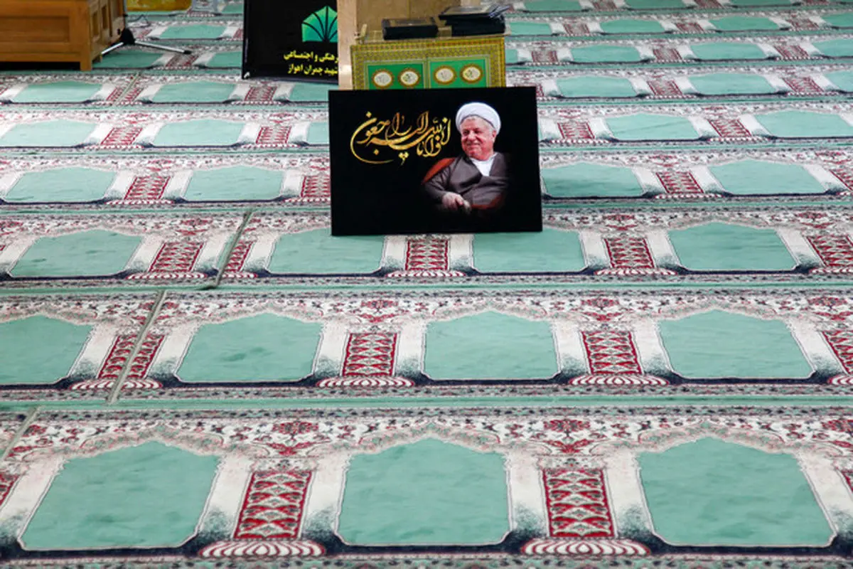 اکران بیلبوردهای سطح شهر با موضوع خط مشی "آیت الله هاشمی"