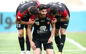 قرمزهای پایتخت از دید مربی بین المللی فوتبال/پرسپولیس با توجه به جذب نفرات جدید برای چیدمان اولیه کار حساسی را پیش رو دارند