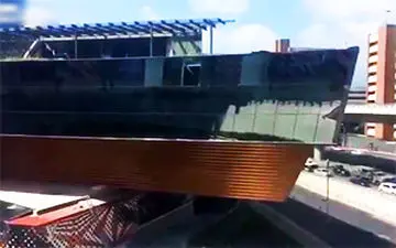 فروریختن ناگهانی ساختمان شیشه‌ای + فیلم 