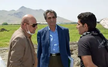 اجرای عملیات خلع ید 30 هکتار از اراضی ملی /اجرای خط تنسیق در روستای تبر آباد از توابع بخش مرکزی کرمانشاه