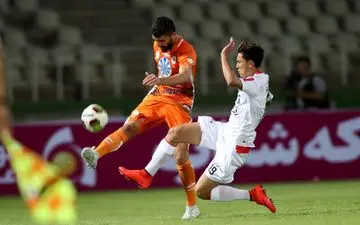 محمدرضا آزادی سرانجام از تراکتور جدا شد
