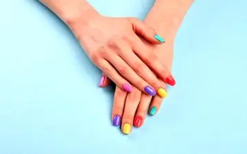 چند رنگ لاک که پوست دست رو روشنتر نشون میدن
